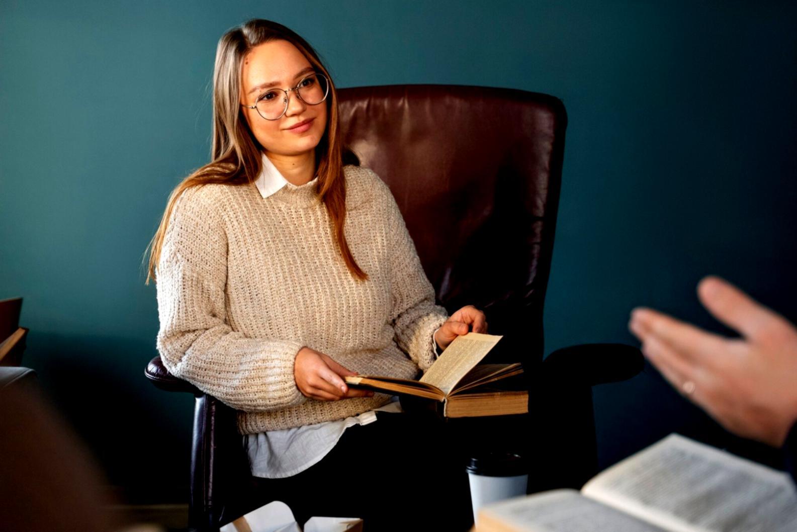 Group discussion about financial data interpretation